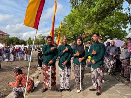 Ulu-ulu dan Dukuh Ikuti Upacara Di Alun-Alun Wonosari